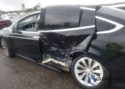 2016 Tesla Model X 60D/70D/75D/90D/P100D из США, поврежденный, VIN 5YJXCBE28GF017426